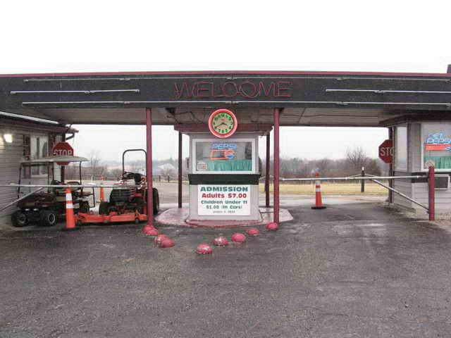 Holiday Auto Theatre - 2006 Photo (newer photo)